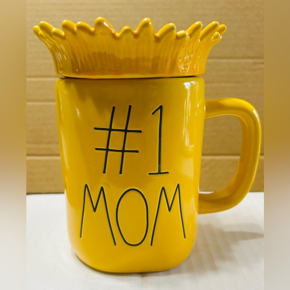 Rae Dunn Other - Rae Dunn mug #1 MOM with 3D sunflower lid. NEW. Yellow with black letters.